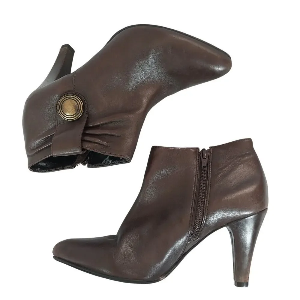 MICHELLE D.! EDPRESSO BROWN GENUINE LEATHER PLEAT/BUTTON DETAIL BOOTS! SZ 7M